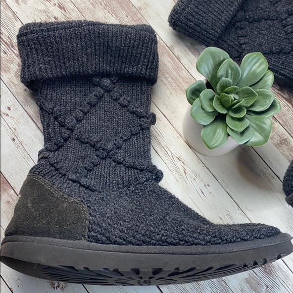 Authentic Ugg gray cable knit boots for women size 9 - Picture 7 of 13